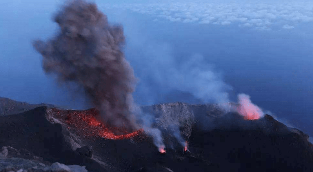 汤加火山喷发为何引发?