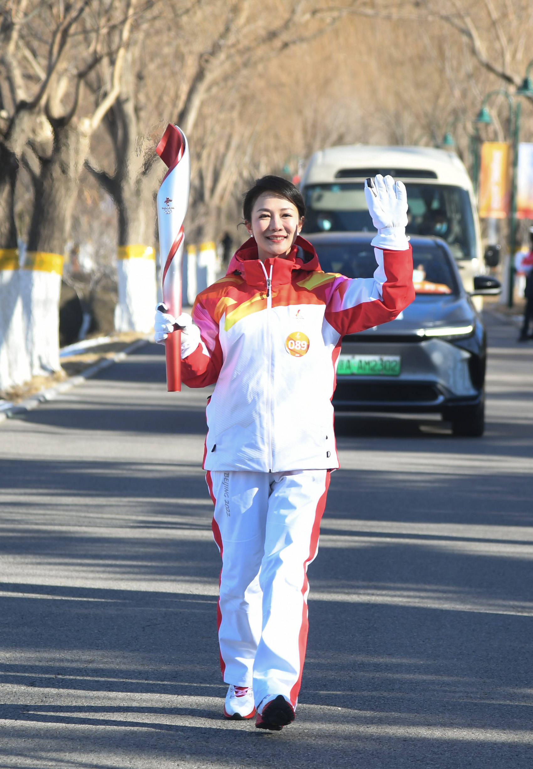 2月4日,火炬手聂一箐在火炬传递中.返回搜狐,查看更多