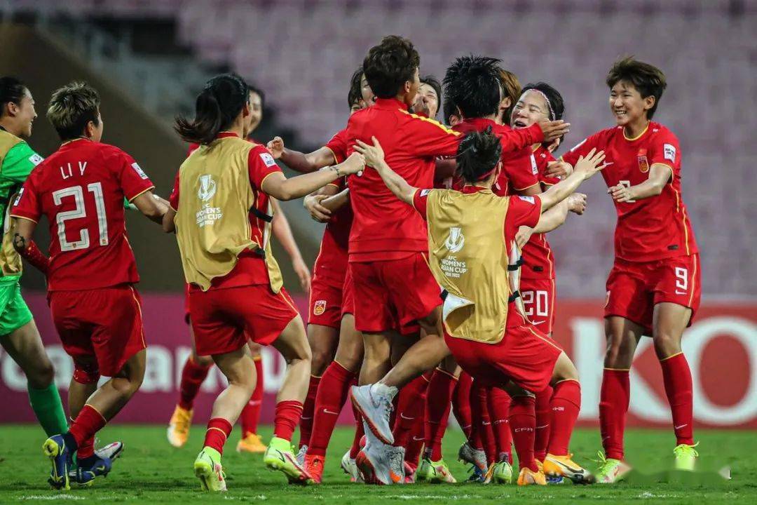 今年足球杯中国怎么回事_亚洲杯中国足球对韩国足球_亚洲冰球联赛中国小伙暴打韩国队员