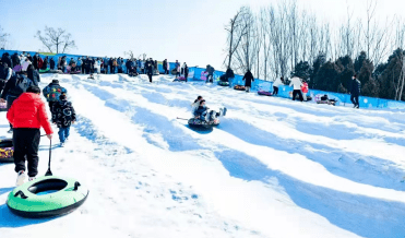 兰陵县压油沟嬉雪乐园,开启雪地狂欢总动员,雪地摩托,雪圈等项目倍受