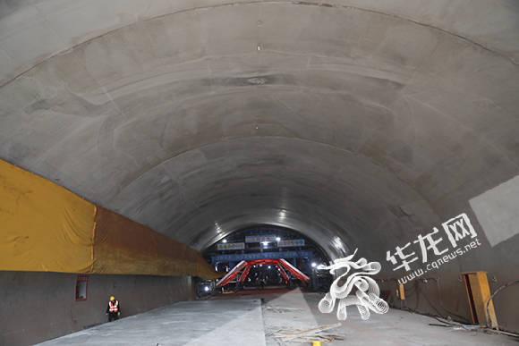 起点接辅仁路,上跨南岸区烟雨路,平穿轨道环线后向东穿铜锣山,终点接