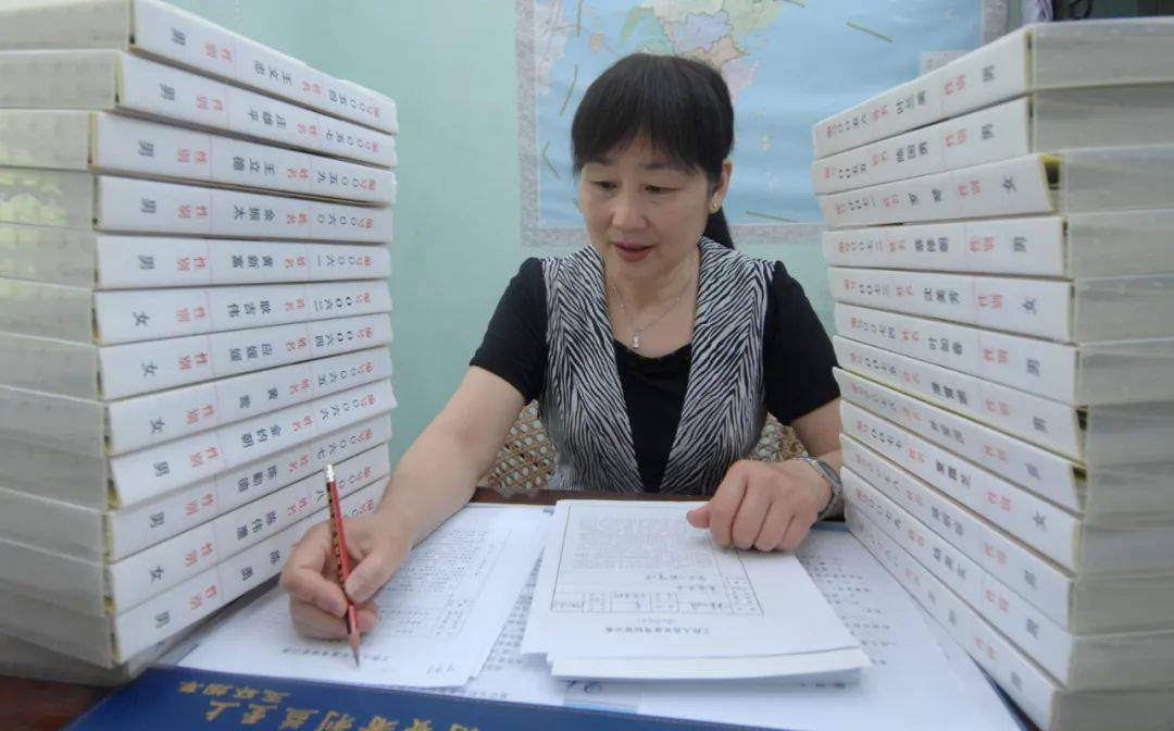 追光计划丨平凡岗位默默耕耘,她把"小档案"做出大名堂_杜洪英_工作