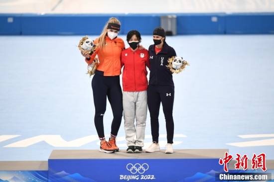 速度滑冰女子1000米决赛举行_韩雨桐短道速滑女子1500