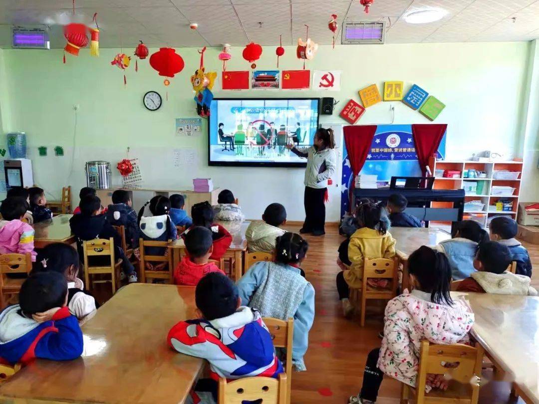 黎溪镇中心幼儿园举行"祖国,我的骄傲,我的依靠"主题开学典礼,以女足