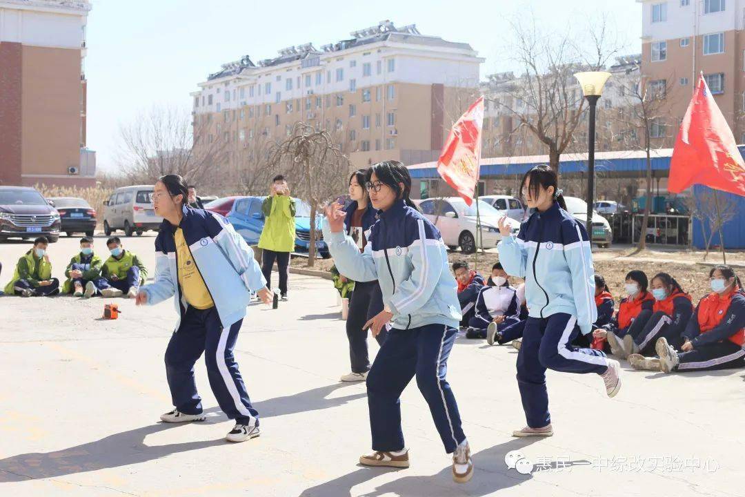 "春风送暖,情满人间"——惠民一中综改实验中心初中部志愿者走进益康