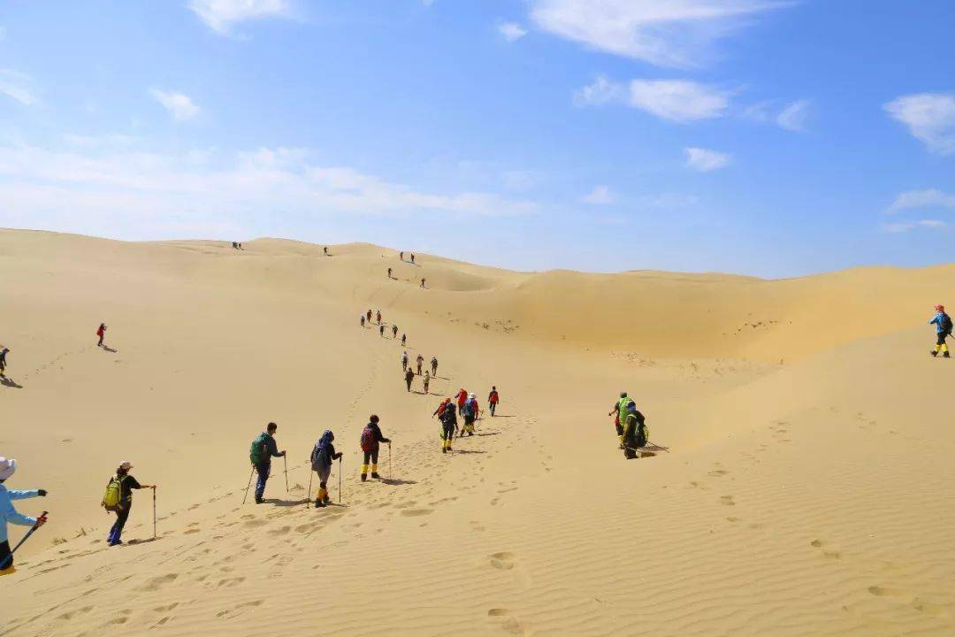 徒步户外清明3日徒步61库布齐沙漠百人沙漠徒步之旅の用脚丈量沙漠