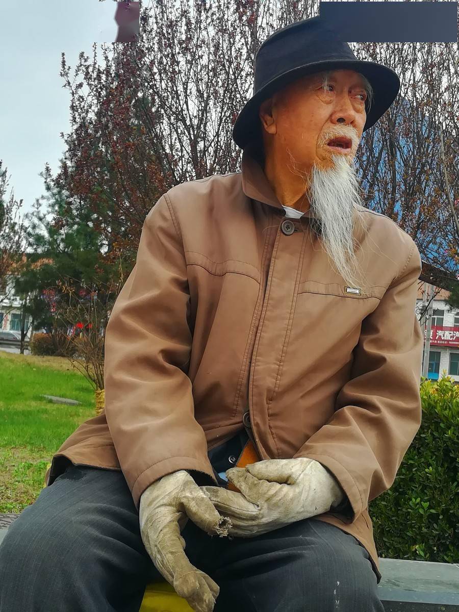 轶事",其中让我印象特别深刻的就是家里有7套房的60岁张大爷的故事
