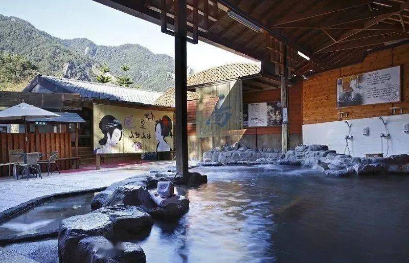 特别是老一辈日本人对遵守泡汤的礼仪非常在意,因此在泡日式温泉之前