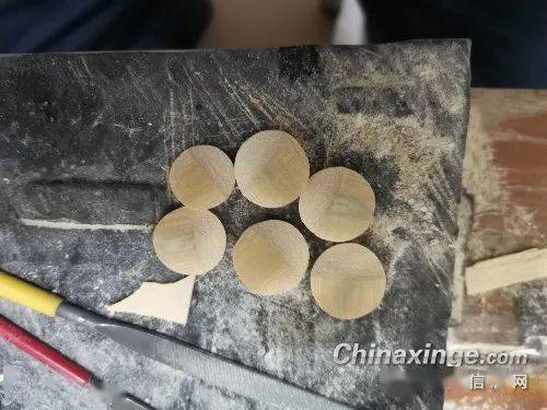 传承赛鸽文化手把手教你制作梅花七星鸽哨