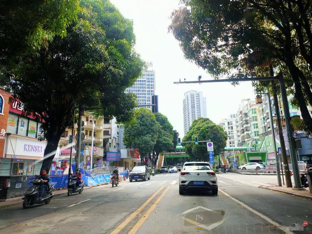 绿码可以出来了网友发现钦州街上没有一家餐饮店有吃的