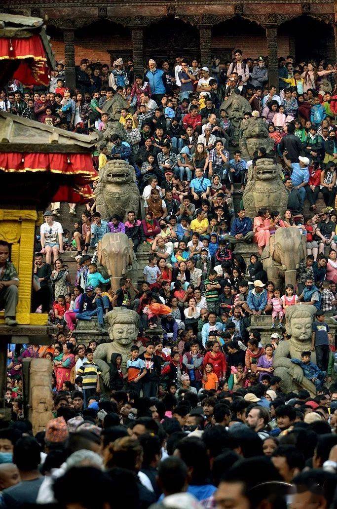 尼泊尔新年:穿越到2079年,遇见未来的你