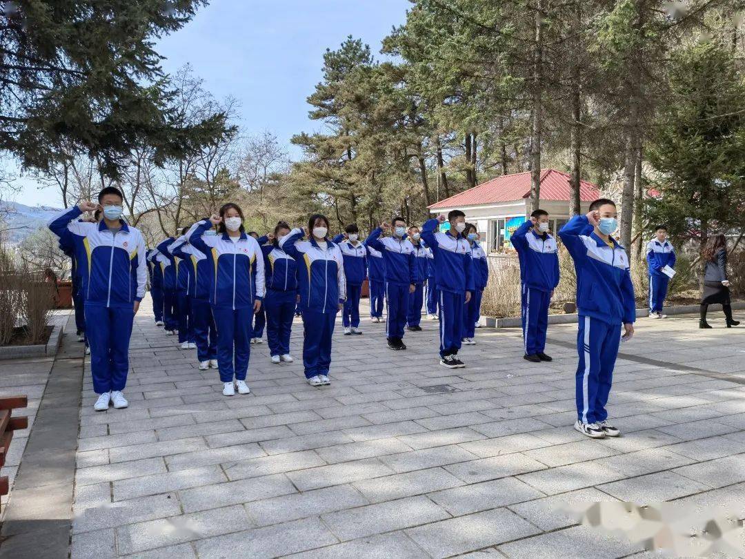 通化县东宝中学,通化县第八中学新团员共计40余人参加此次集中入团