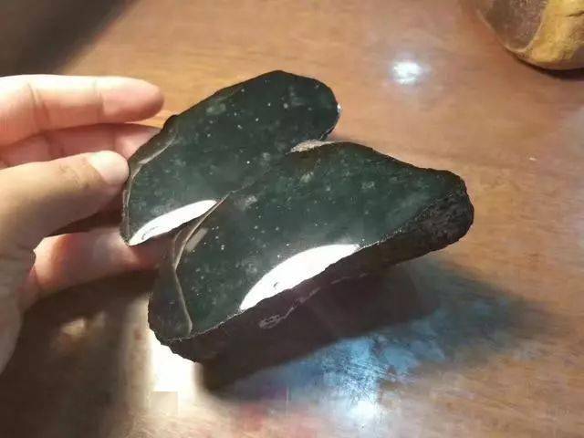 翡翠私人定制莫西沙翡翠原石高冰海水蓝定制不一样的美
