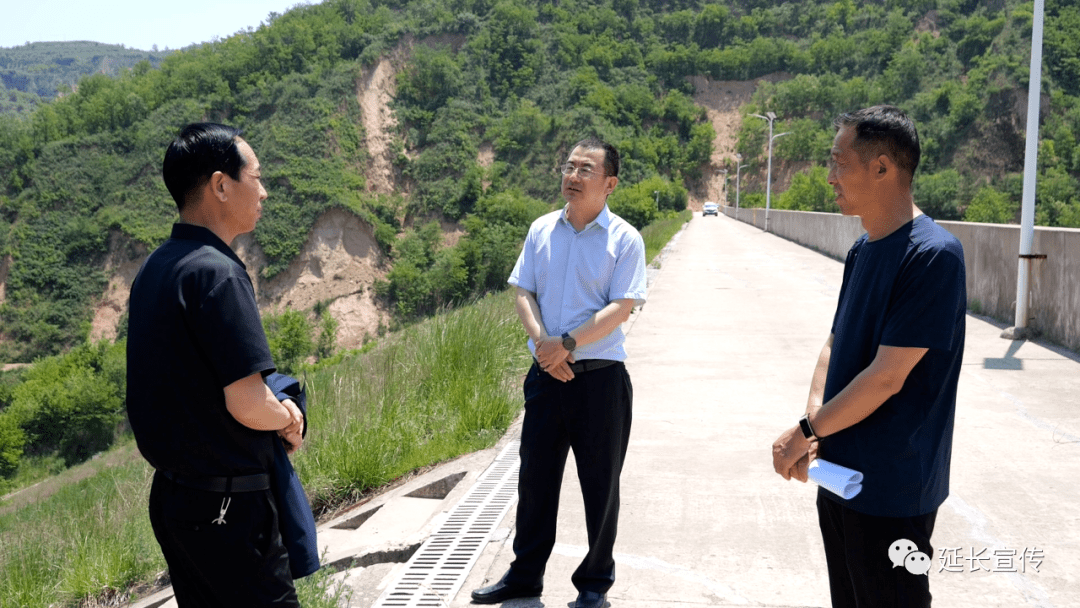 焦鹏深入安沟镇调研指导护林巡河工作