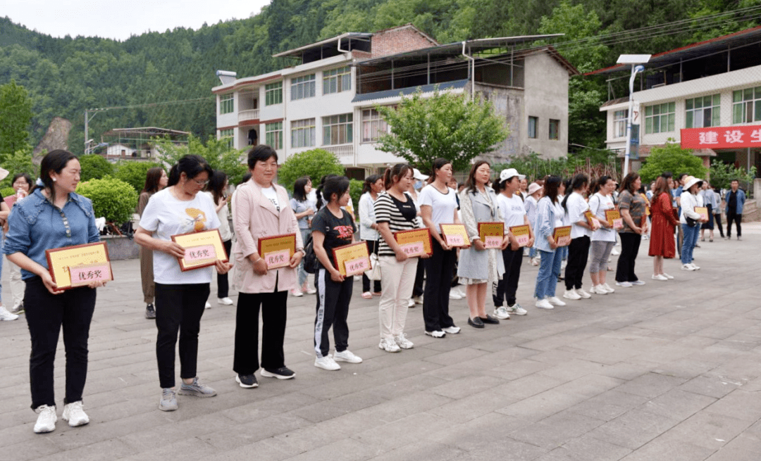 第一,简池镇,三元镇两名选手并列本次大赛黎坝镇参赛选手勇夺(点击