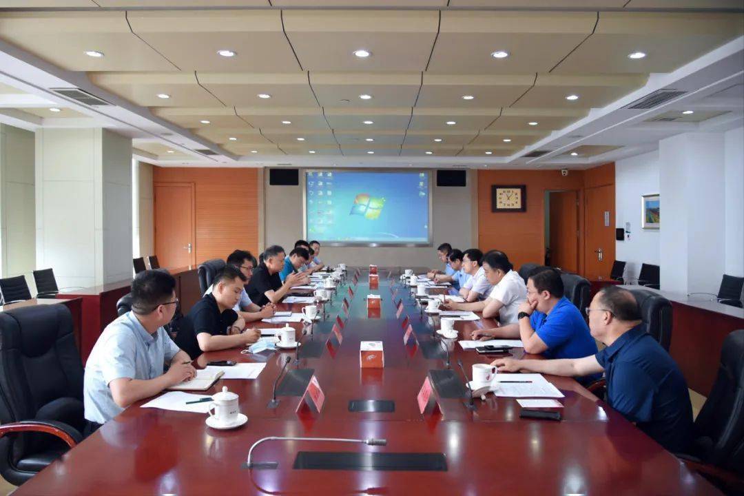 座谈会上,苟团年介绍了青岛市政空间开发集团的主营业务板块,项目建设