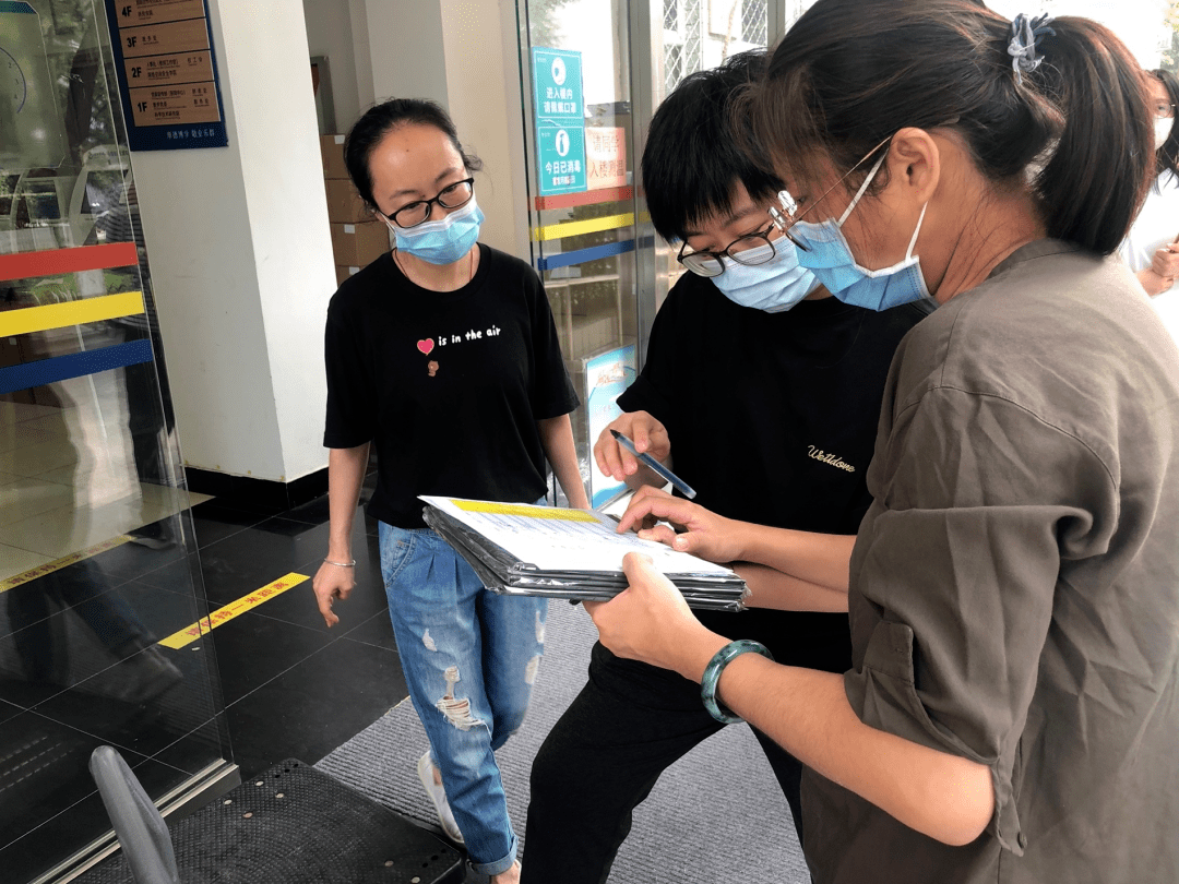 明天2022届学生毕业典礼让我们云聚邮苑