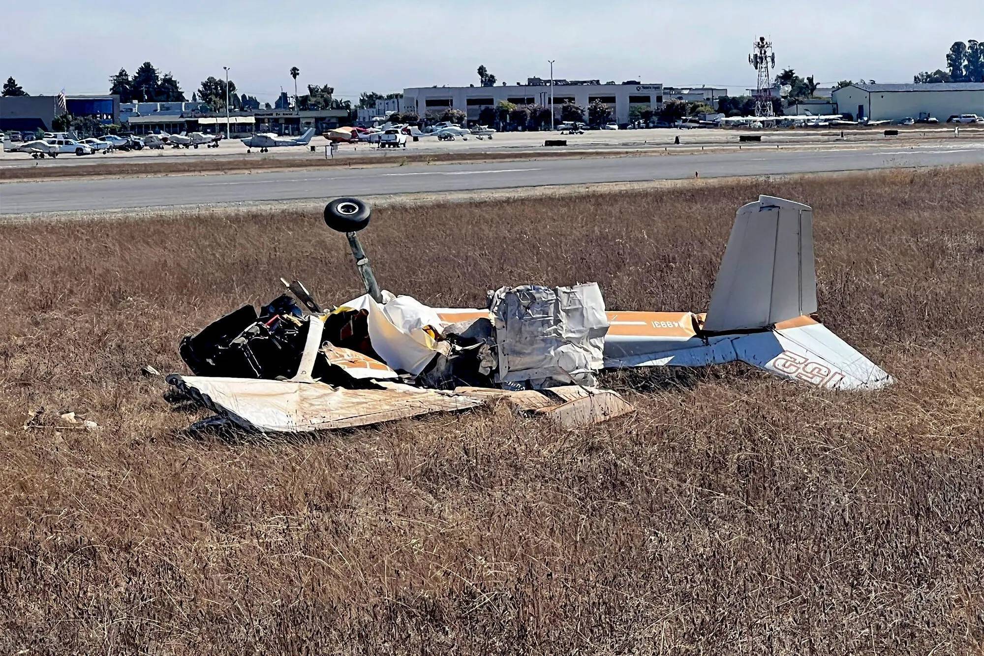 美媒：美国两架飞机在机场上空相撞，致“多人伤亡”