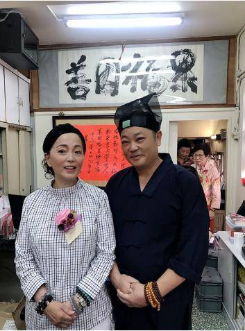 逍遥子李生龙与演员郑则仕老师合影道医,是以老子《道德经》的"道"为