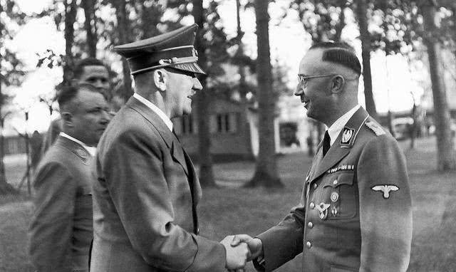 上刺杀希特勒1936年12月21日:纽伦堡 犹太裔学生赫尔穆特·赫希被捕