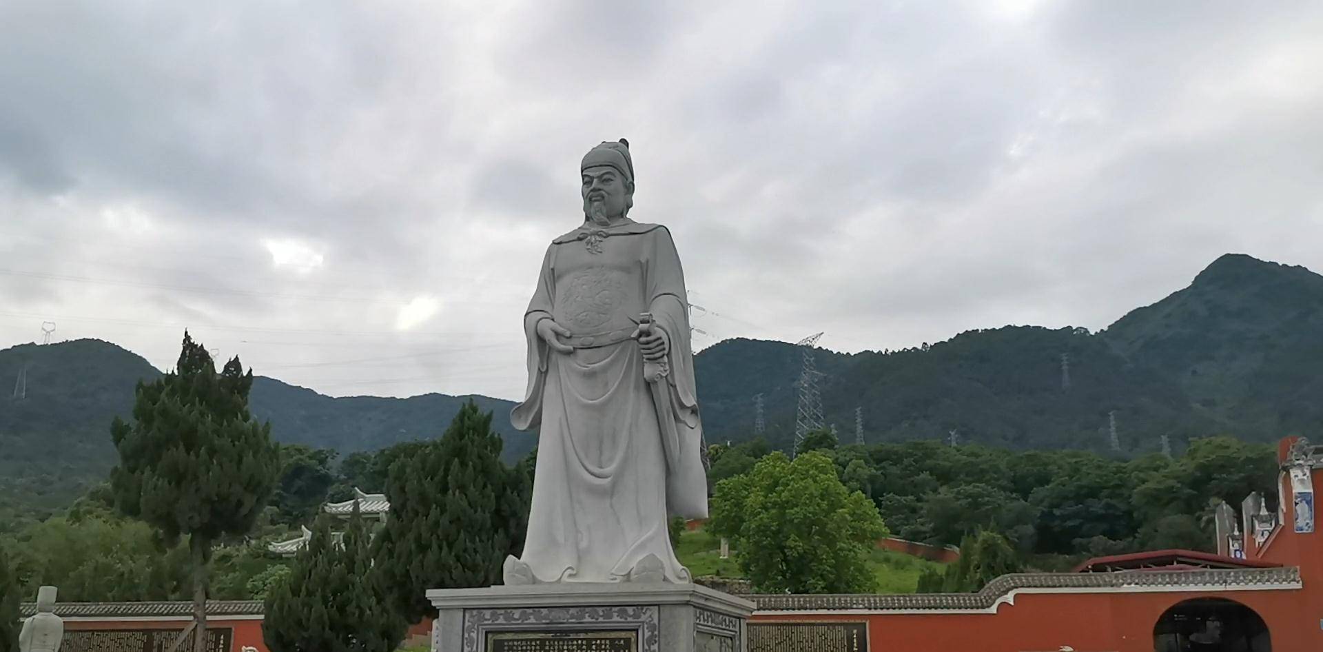 探秘福建第一帝陵,仅剩两座巨大坟冢,地宫沦为垃圾场_王审知_福州_闽