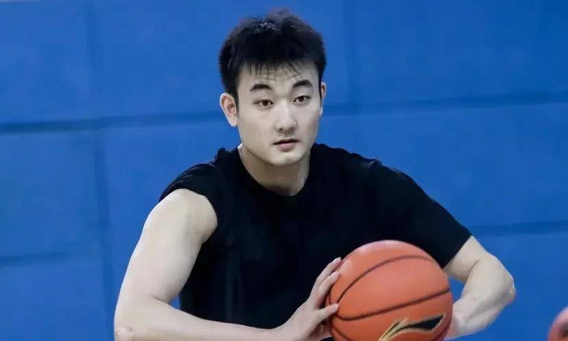 新赛季,杨明"闹!赵继伟在国家队受伤了,怎么办?_辽宁男篮_比赛_防守