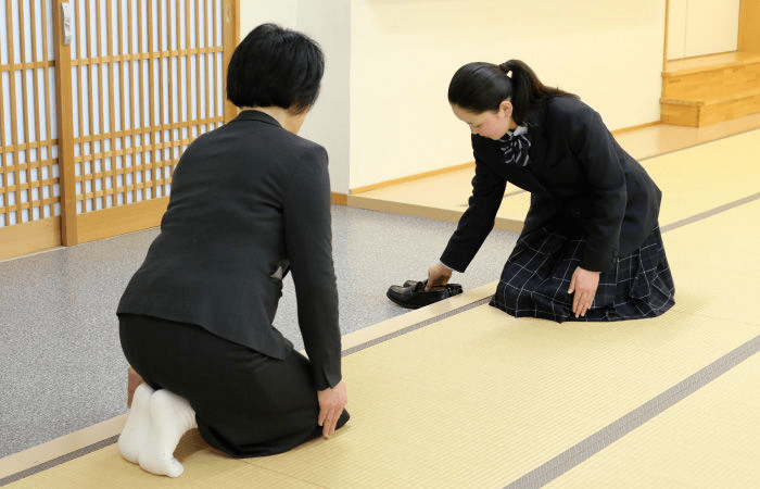 培养有个性的千金小姐—好文女子高中引入小笠原流礼法_礼仪_方式和