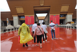 雨中漫步，情寄法门文化景区