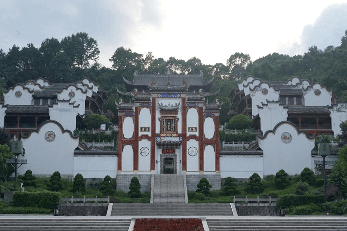 屈子诗歌代代传，屈原文化万古存 ——华中农大赴秭归实践团前往屈原祠