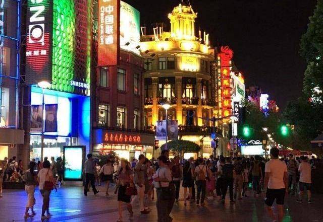 宁波最奇葩的旅游商圈，说是一条步行街，其实就是个市场！