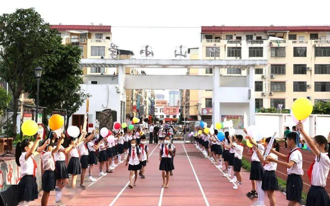 贵港各中小学满满仪式感_港北区_少年_征程