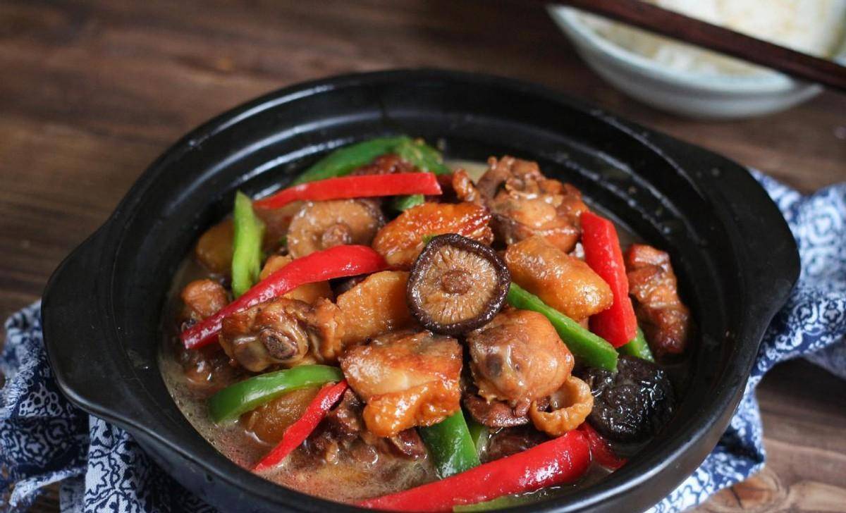 然而却有一个冷知识:黄焖鸡米饭竟然是山东名吃!