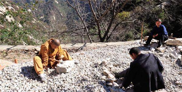 终南山“隐士”多达上万，当真都是心无杂念？本地居民：都是假象