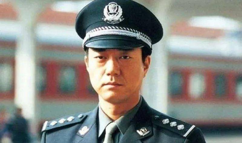 看王劲松"演警察"演技炸裂,我又爱上了这国内演员所演的刑侦剧_角色