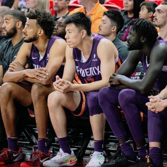 张振麟到广州胡明轩在练瑜伽许米乐M6 M6米乐杰在孤立地练腰腹肌(图3)