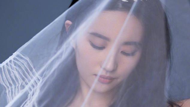 刘亦菲穿瑜伽裤练操高抬腿时腿型亮了确米乐M6 M6米乐定还是“小龙女”？(图1)