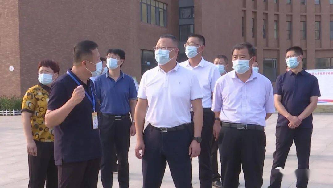 王宏霞,惠汝飞到文疃镇督导疫情防控工作