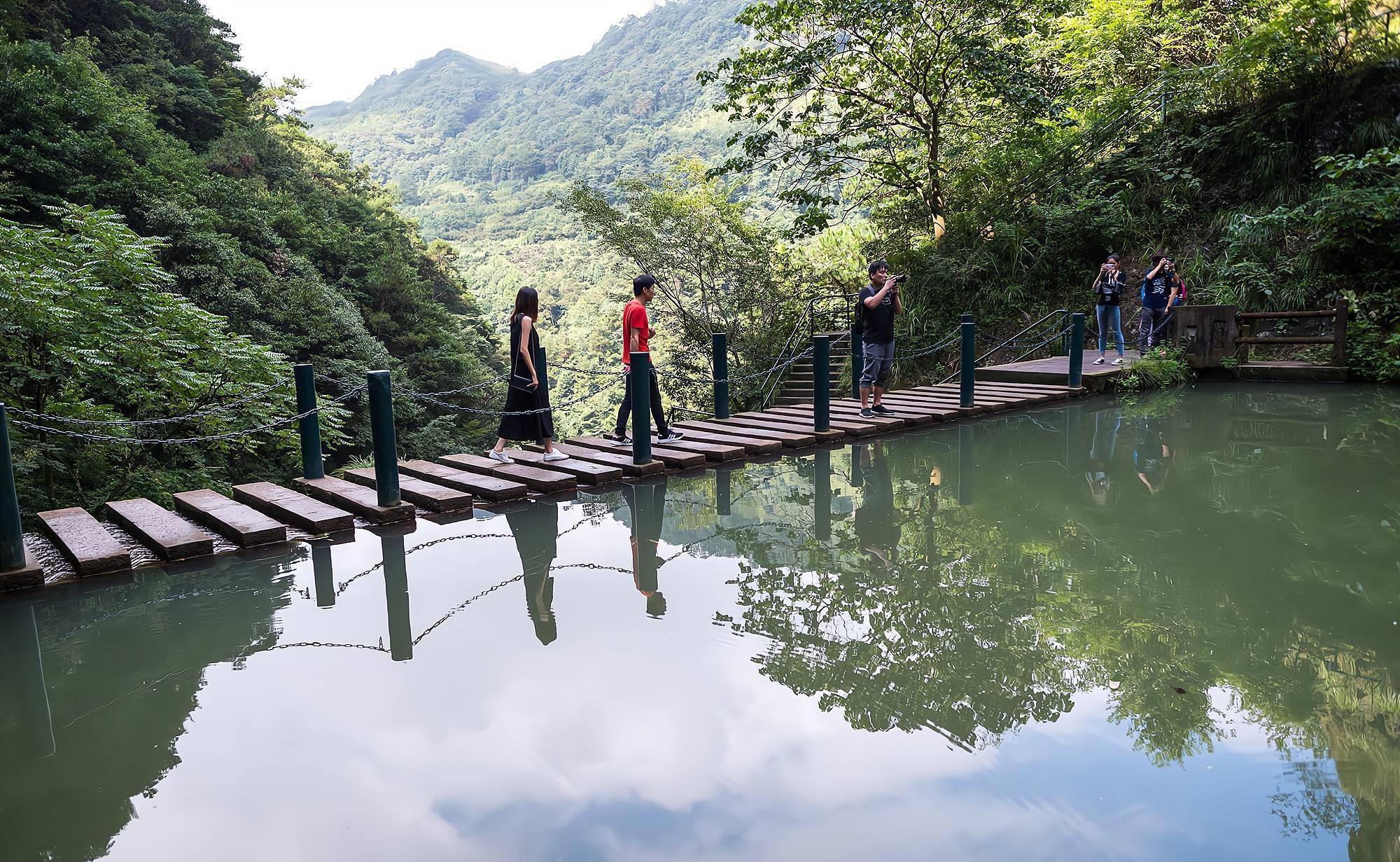 宁波奉化的三隐潭，三条飞瀑汇聚成的自然奇观，知道的游客不多