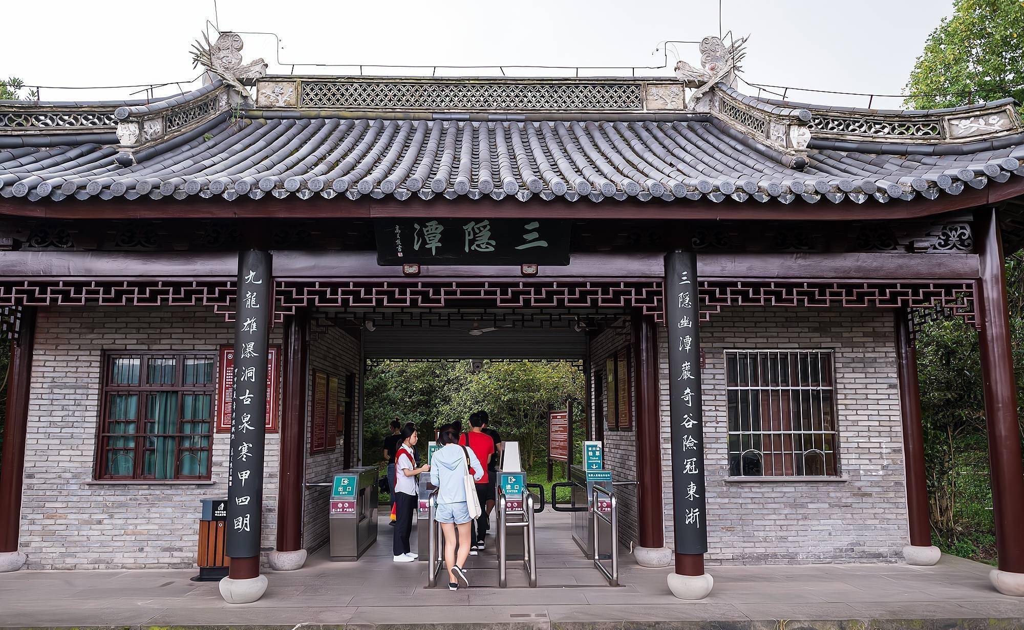 宁波奉化的三隐潭，三条飞瀑汇聚成的自然奇观，知道的游客不多