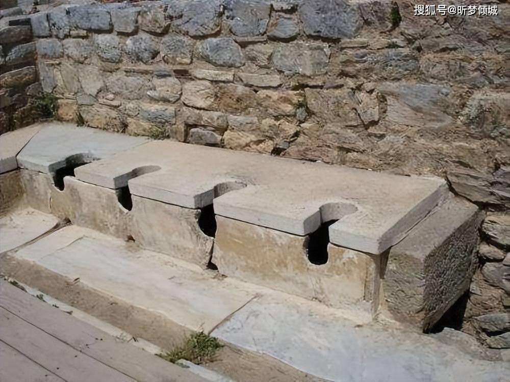 故宫里没有厕所，人们怎么方便？看完才知道古人真聪明！