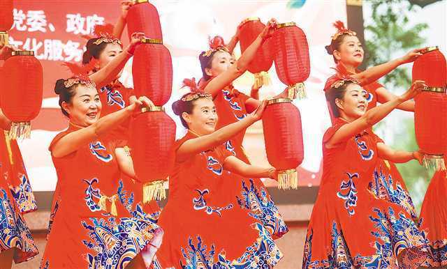 咱们要向他们进修、接近