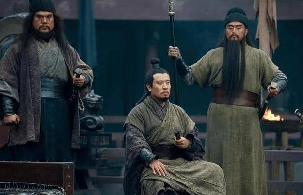 假如关羽当年被华雄斩了，刘备张飞是否会退出历史舞台？