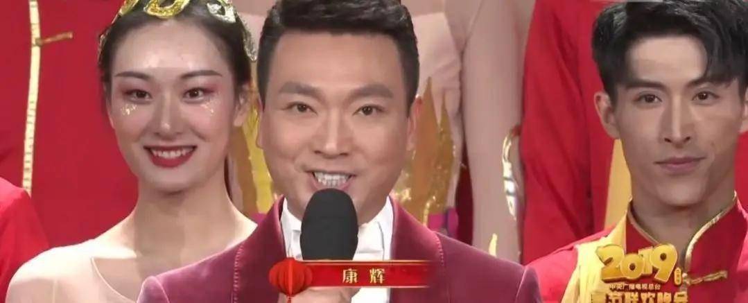 主持人康辉27年前面试电视视频曝光,年轻时颜值完全不输小鲜肉_专业