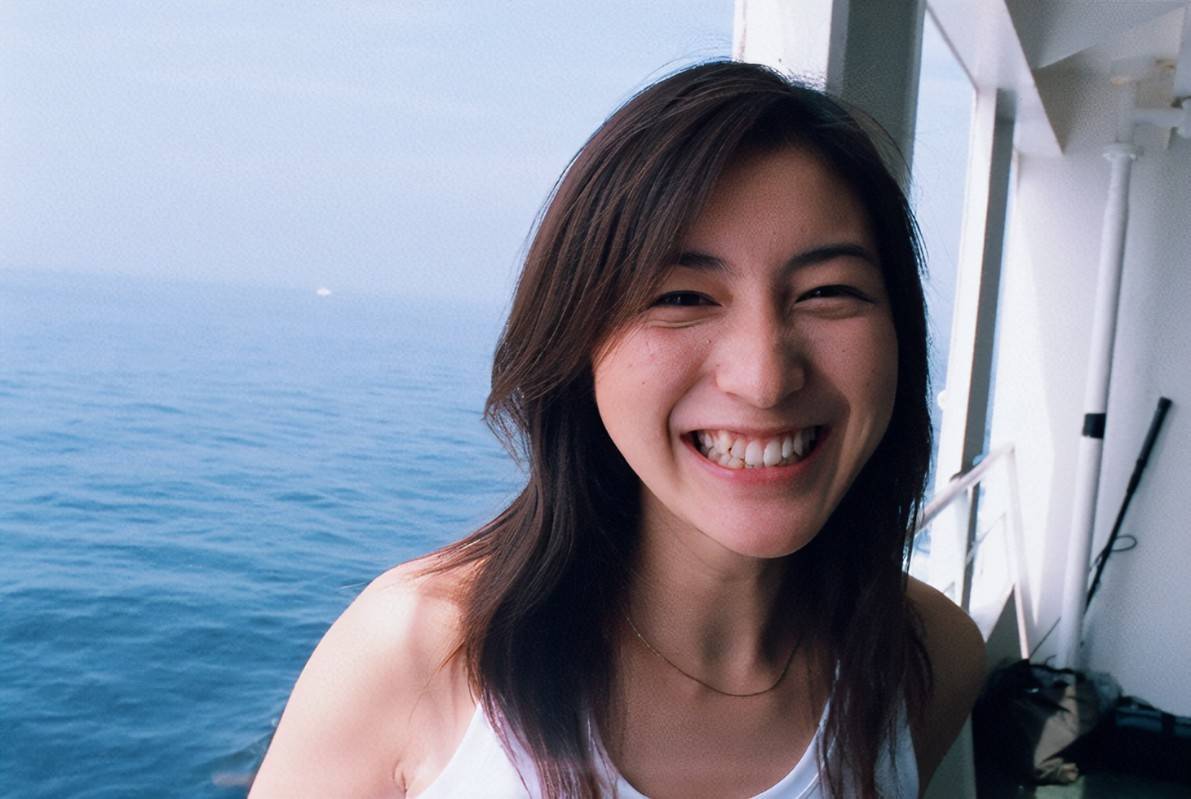 清纯的外表，叛逆的私生活：盘点透明美少女广末凉子的每一段情史
