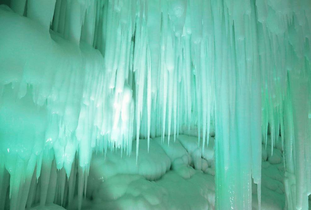 山西的神奇洞穴，洞内冰层300万年不化，是盛夏避暑的绝佳去处