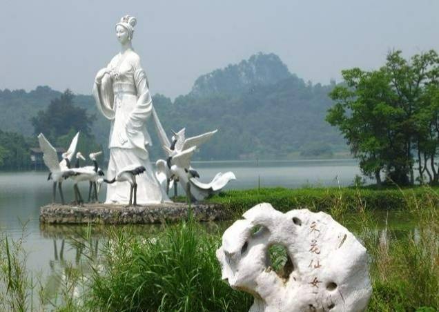 肇庆星湖湿地公园有3种气质，“卧佛含丹”最吸睛，游客慕名而来
