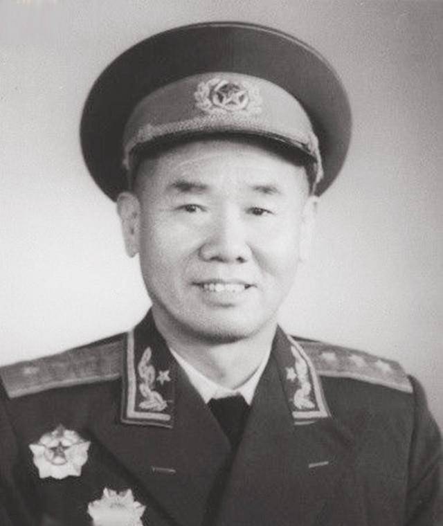 陈再道当军长，他还是营长，三十年后，他却成了陈再道的顶头上司