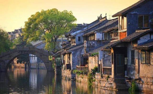 上海这座古镇规模超大，占地73亩，典型的江南水乡，颇有意境