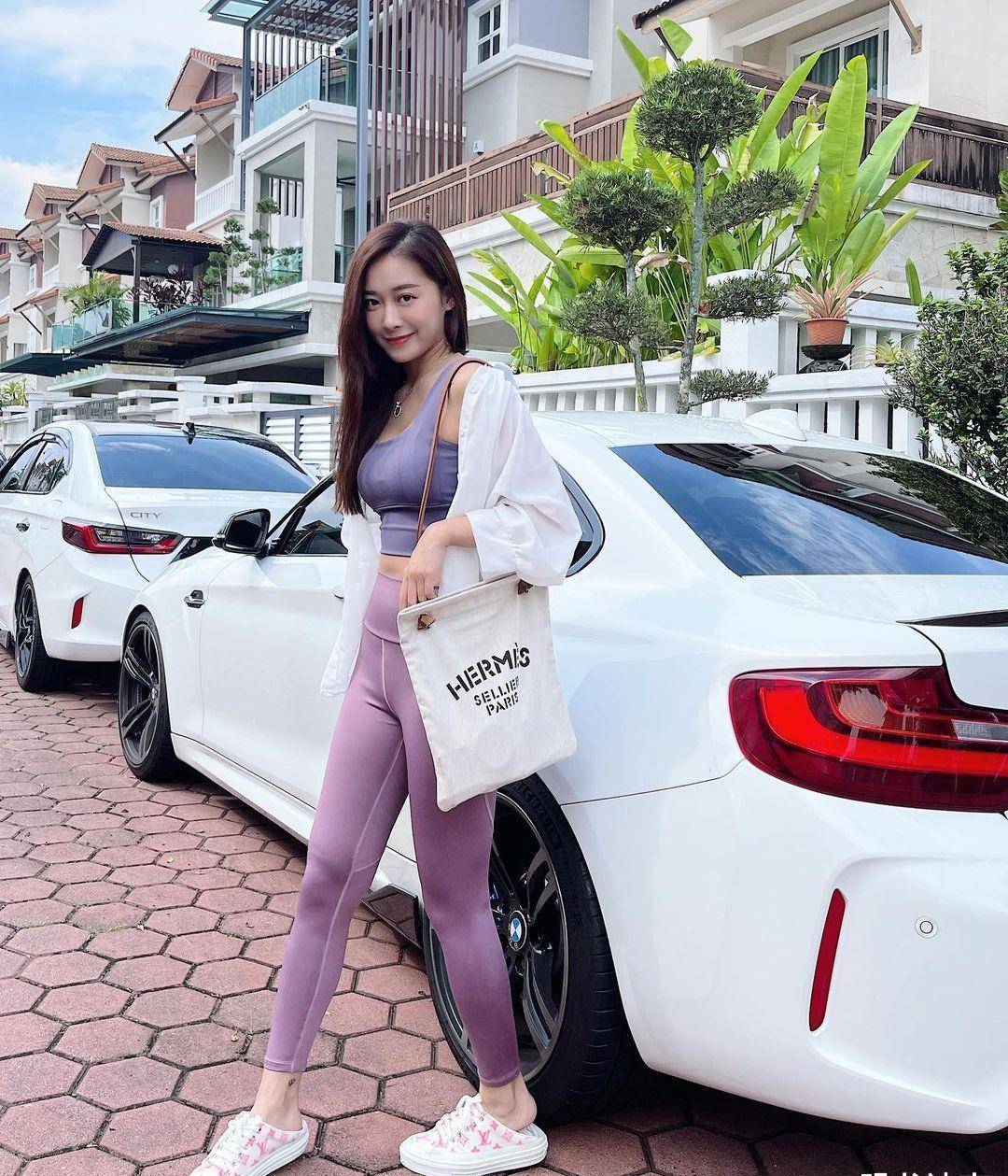 穿瑜伽服的美女不仅有着时尚的米乐M6 M6米乐身材而且可以做很多高难度动作(图5)