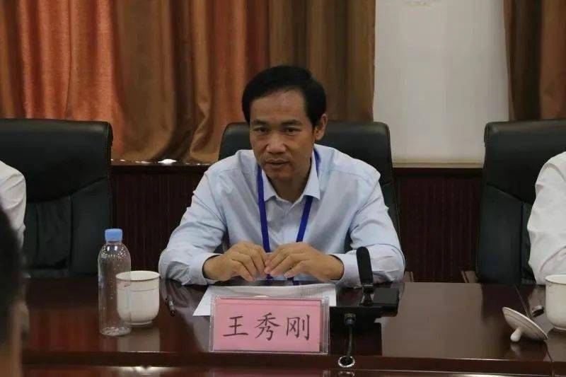 县政协主席王秀刚,副主席孙传坤,于文瑞,白文玉,秘
